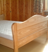 Dvigulė medinė miegamojo lova. Du atlošai. Medis uosis (ML10)