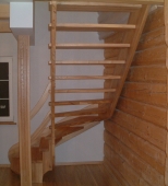 Namų vidaus mediniai laiptai. L formos laiptai. Medis uosis (L29)