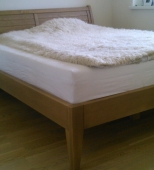 Dvigulė medinė miegamojo lova. Be patalynės stalčių. Medis uosis (ML35)
