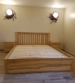 Dvigulė medinė miegamojo lova. Be patalynės stalčių. Medis uosis (ML50)