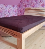 Dvigulė medinė miegamojo lova. Be patalynės stalčių. Medis uosis (ML55)
