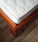 Dvigulė medinė miegamojo lova. Be patalynės stalčių. Medis uosis (ML30)
