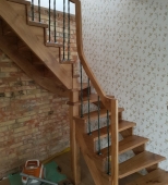Namų vidaus mediniai laiptai. L formos laiptai. Medis uosis (L51)