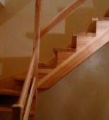 Namų vidaus mediniai laiptai. L formos laiptai. Medis uosis (L37)