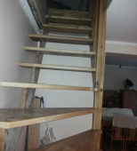 Namų vidaus mediniai laiptai. L formos laiptai. Medis uosis (L33)